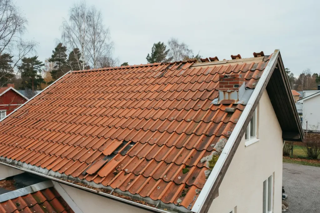 statusbesiktning av taket uppt ck dolda brister innan de blir dyra skador